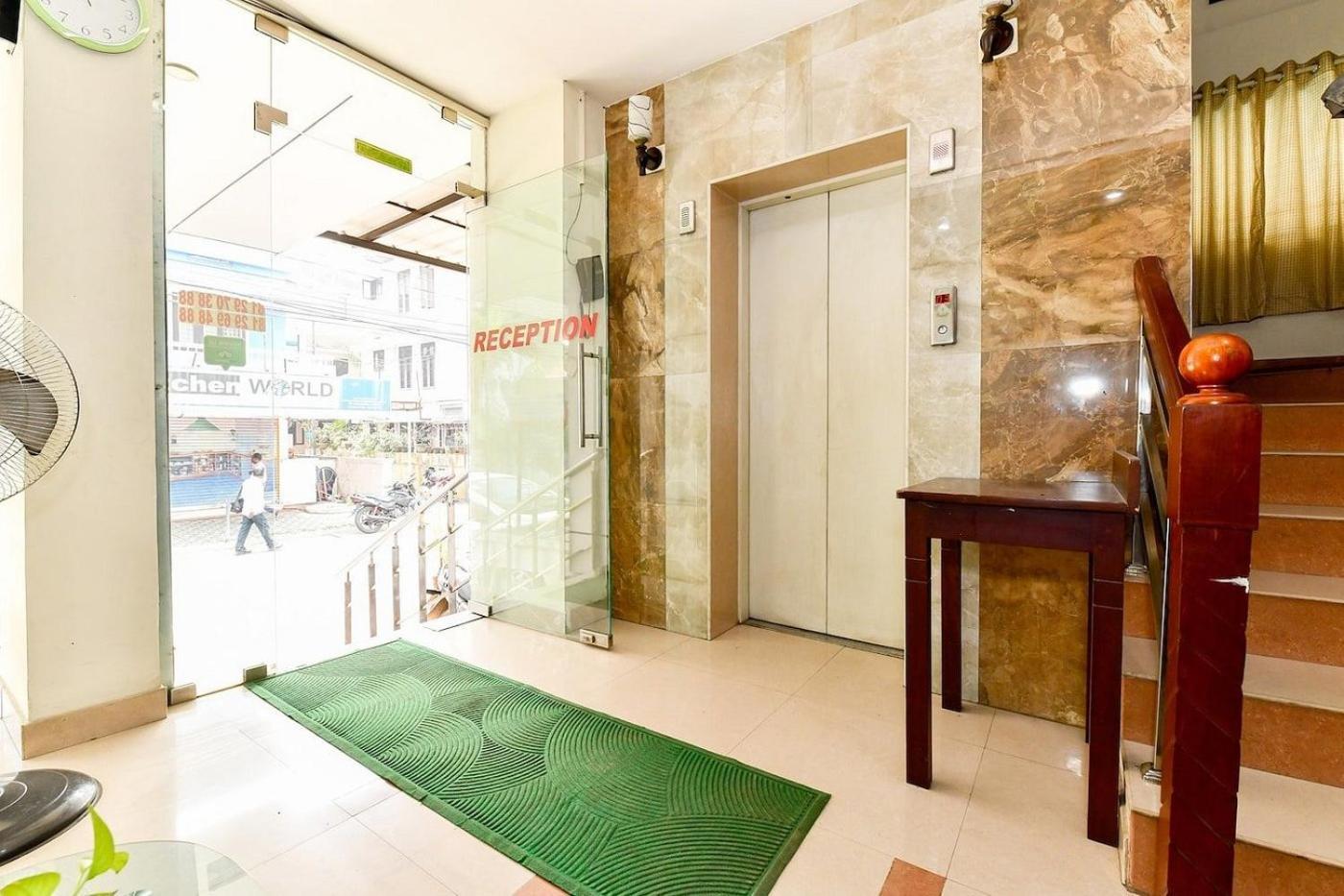 Metro Kochin Business Hotel Exteriör bild